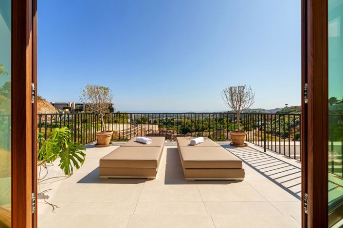 Image No.24-5 Bed Property for sale