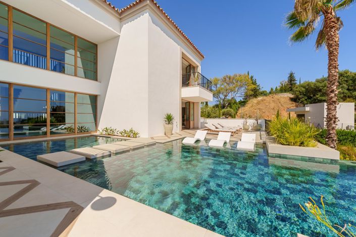 Image No.26-5 Bed Property for sale