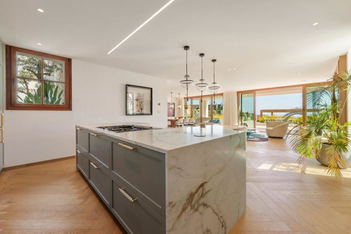 Image No.28-5 Bed Property for sale