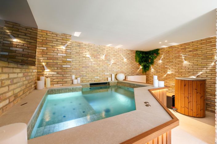 Image No.32-5 Bed Property for sale