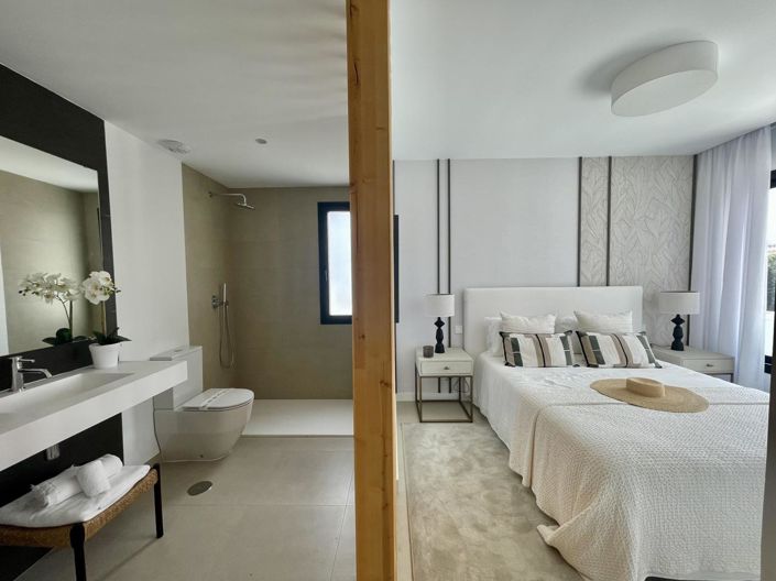 Image No.12-3 Bed Property for sale