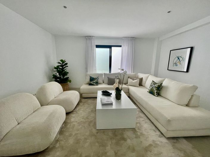 Image No.17-3 Bed Property for sale