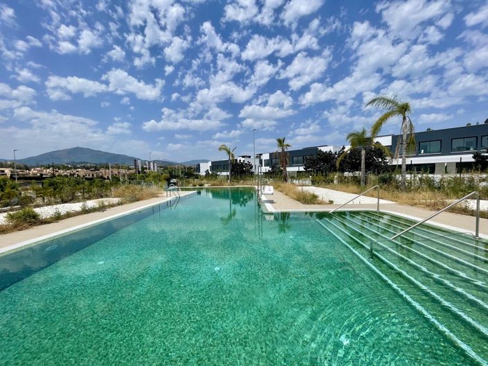 Image No.20-3 Bed Property for sale