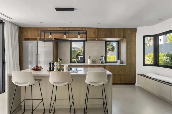 Image No.9-4 Bed Property for sale