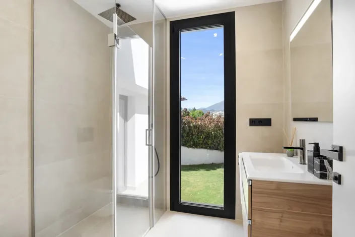 Image No.15-4 Bed Property for sale