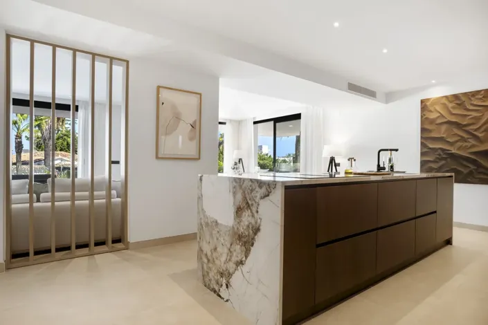 Image No.31-4 Bed Property for sale