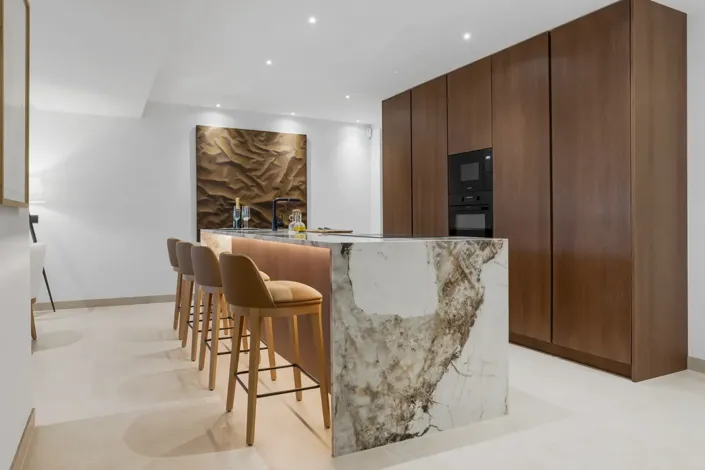 Image No.32-4 Bed Property for sale