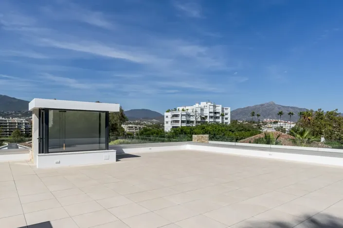 Image No.35-4 Bed Property for sale