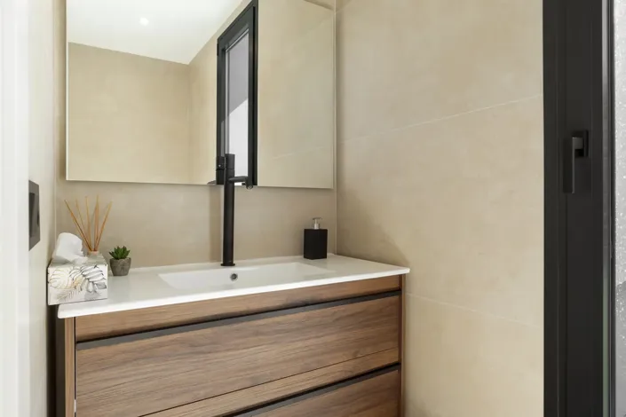 Image No.8-4 Bed Property for sale