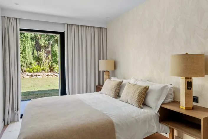 Image No.16-4 Bed Property for sale