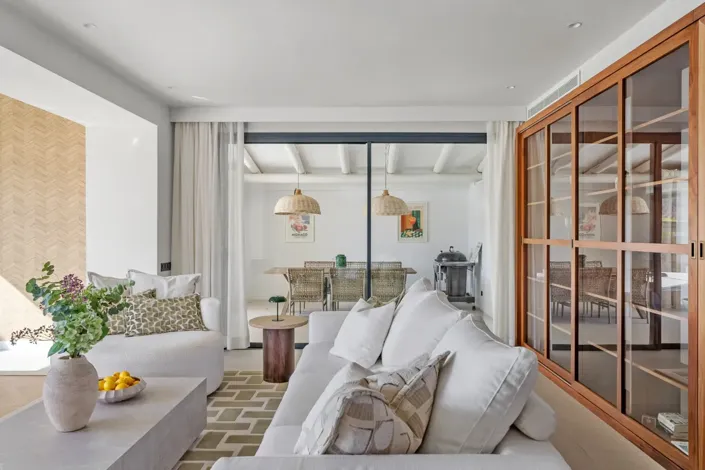 Image No.24-4 Bed Property for sale