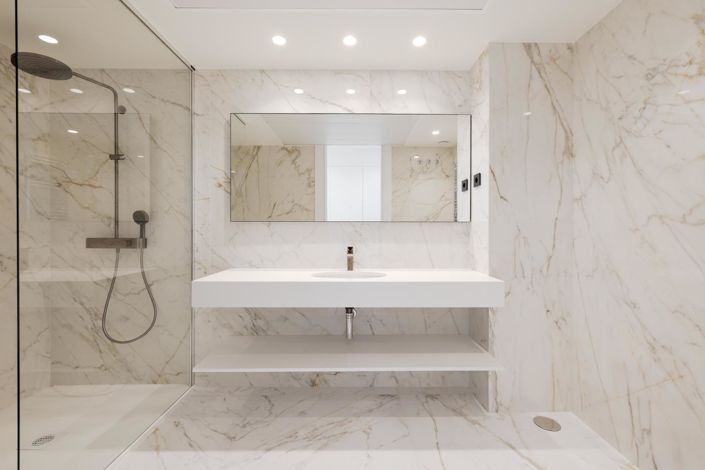 Image No.12-5 Bed Property for sale