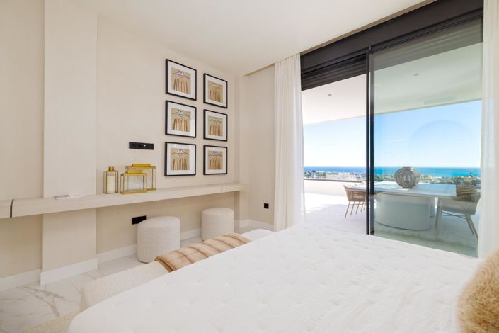 Image No.15-5 Bed Property for sale