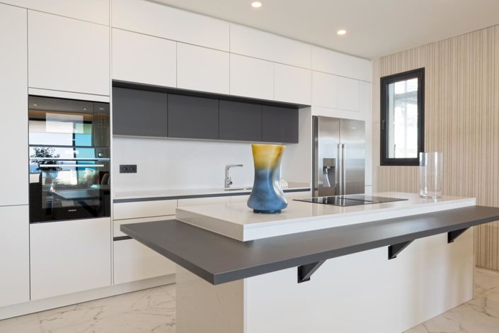 Image No.2-5 Bed Property for sale