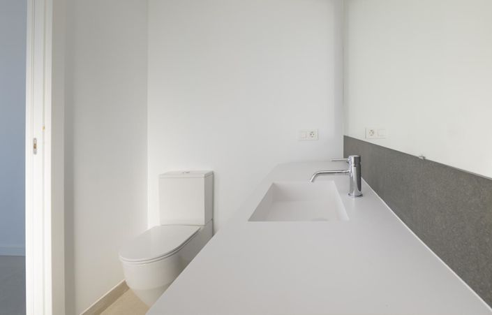 Image No.21-3 Bed Property for sale