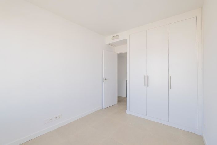 Image No.27-3 Bed Property for sale