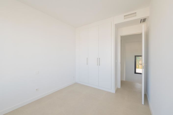 Image No.29-3 Bed Property for sale