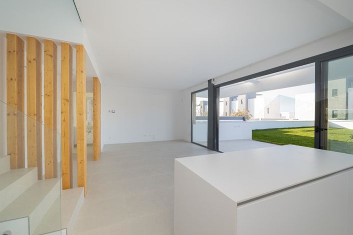 Image No.43-3 Bed Property for sale