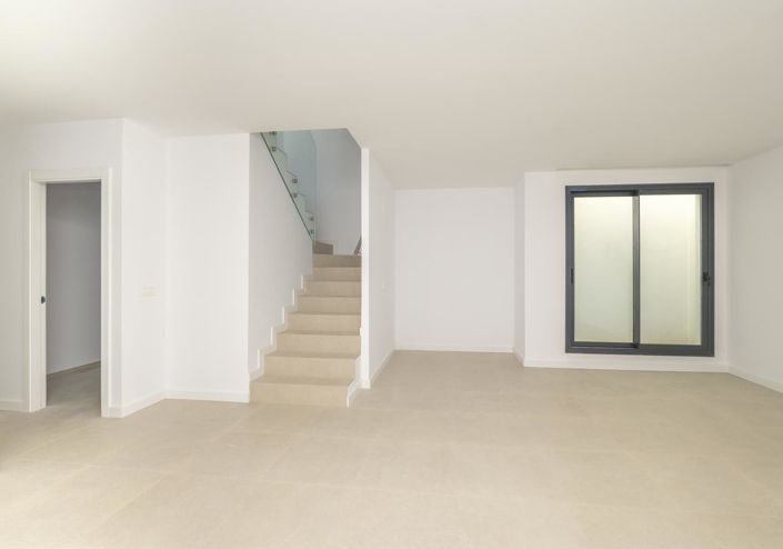 Image No.51-3 Bed Property for sale