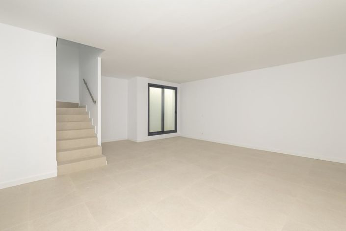 Image No.52-3 Bed Property for sale