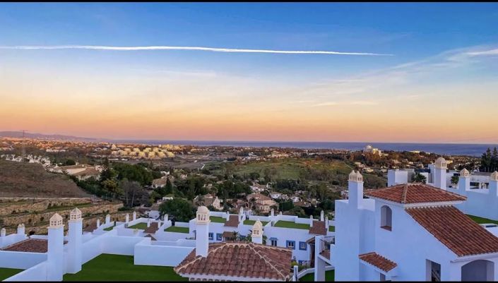 Image No.12-3 Bed Property for sale