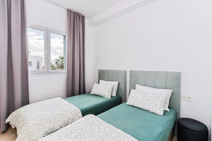 Image No.20-3 Bed Property for sale