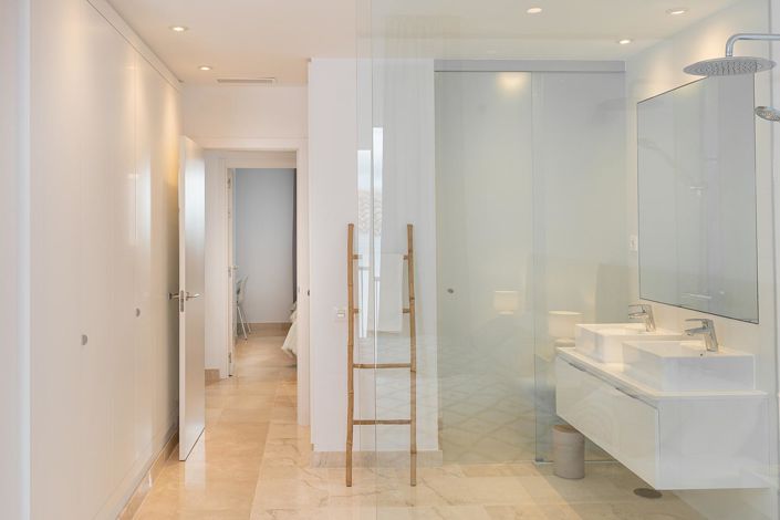 Image No.23-3 Bed Property for sale