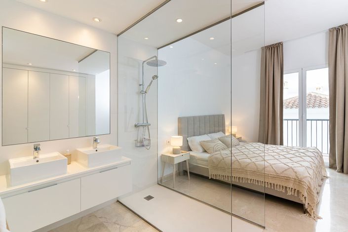 Image No.27-3 Bed Property for sale