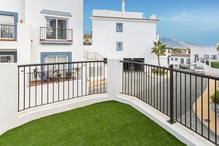 Image No.32-3 Bed Property for sale