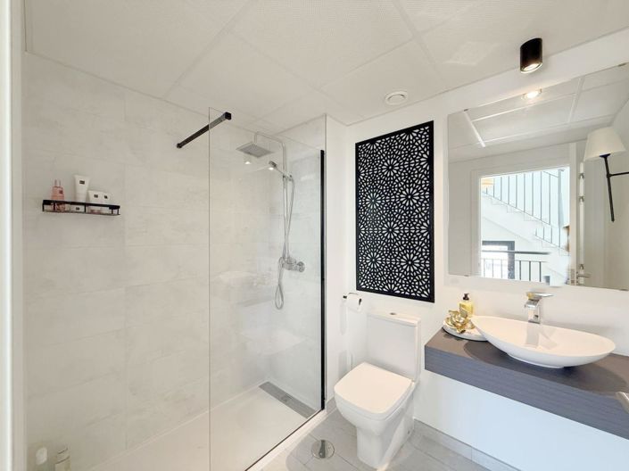 Image No.19-3 Bed Property for sale