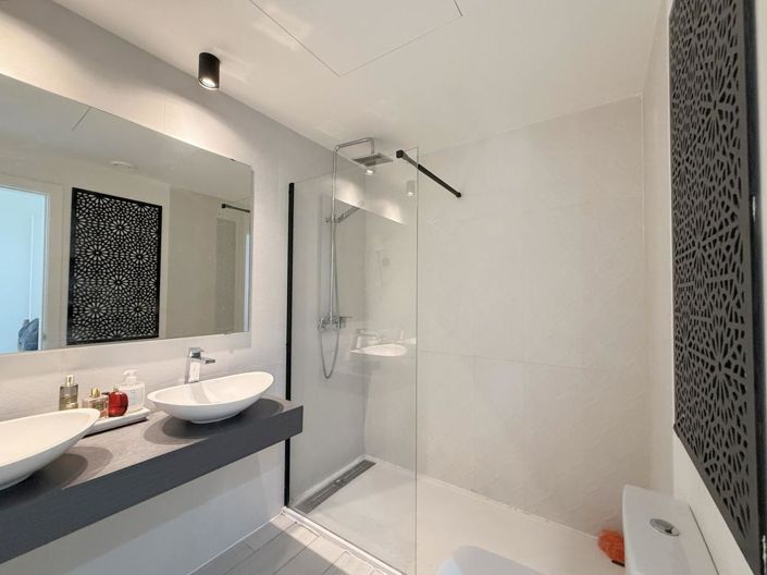 Image No.20-3 Bed Property for sale