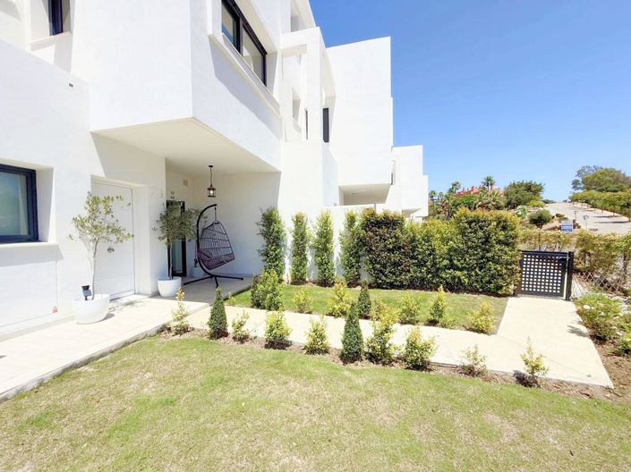 Image No.24-3 Bed Property for sale