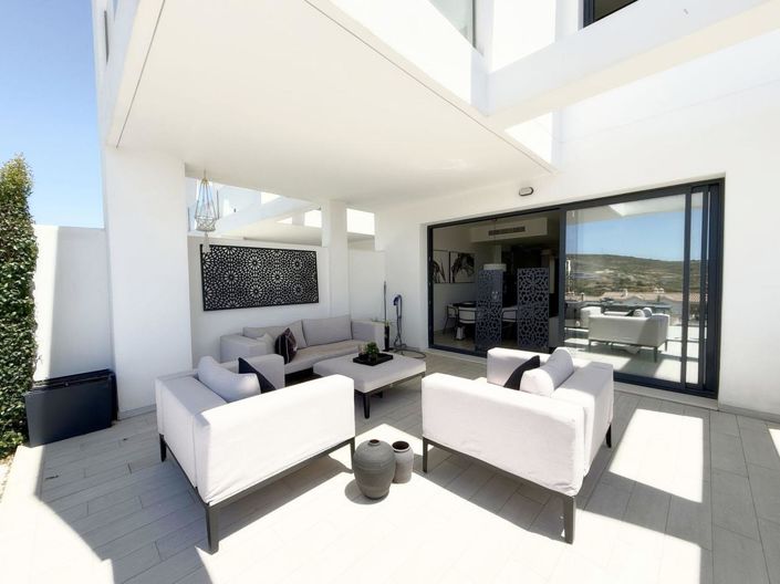 Image No.26-3 Bed Property for sale