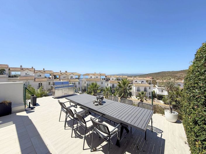 Image No.27-3 Bed Property for sale