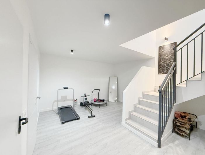 Image No.35-3 Bed Property for sale