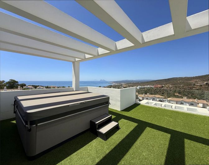 Image No.6-3 Bed Property for sale