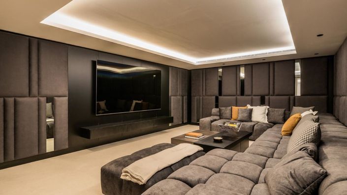 Image No.20-7 Bed Property for sale