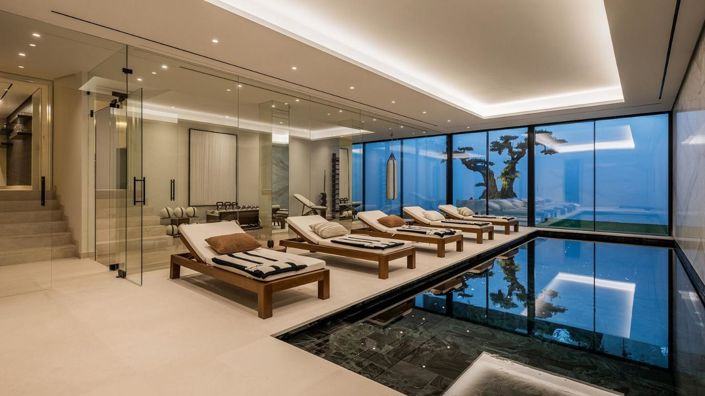 Image No.25-7 Bed Property for sale