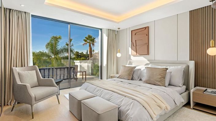 Image No.28-7 Bed Property for sale