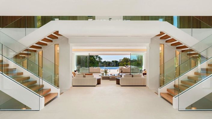 Image No.7-7 Bed Property for sale