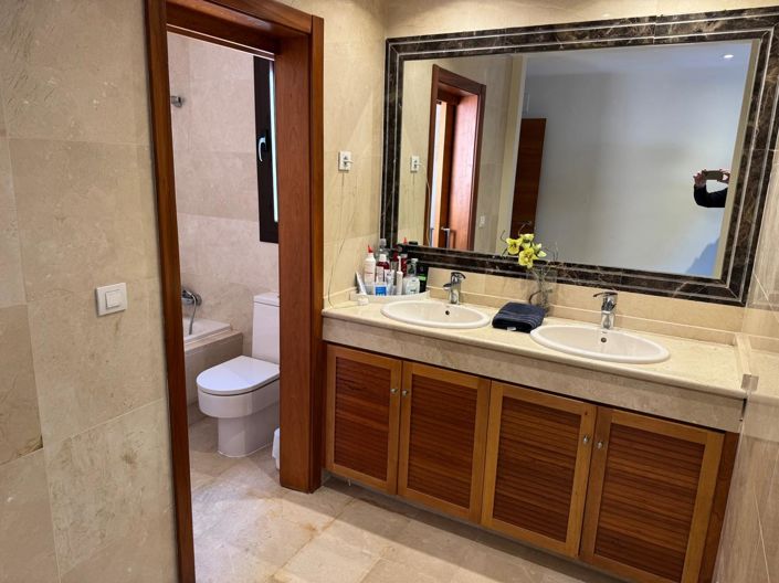 Image No.21-4 Bed Property for sale