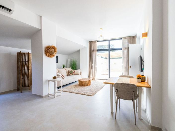 Image No.19-3 Bed Property for sale