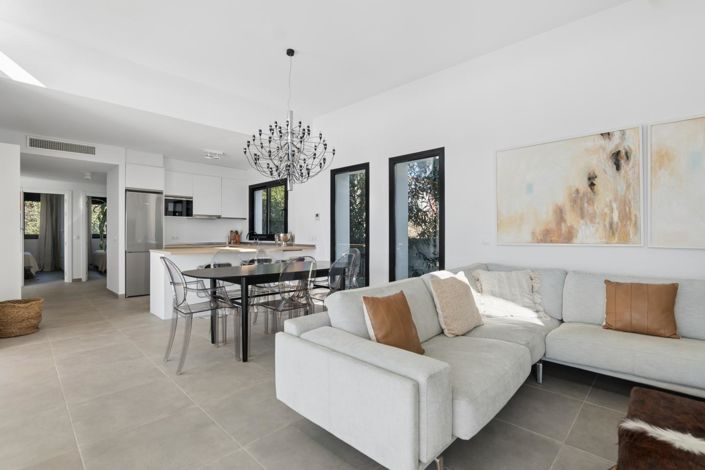 Image No.17-3 Bed Property for sale