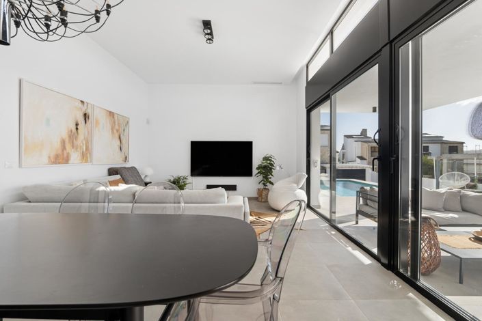 Image No.18-3 Bed Property for sale