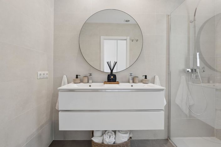 Image No.20-3 Bed Property for sale