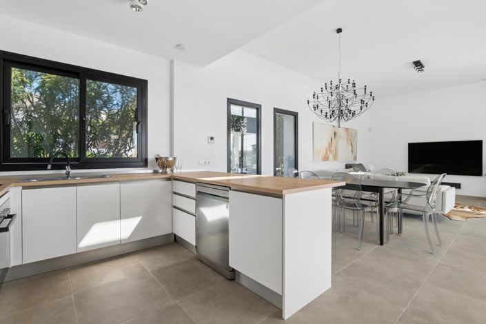 Image No.21-3 Bed Property for sale