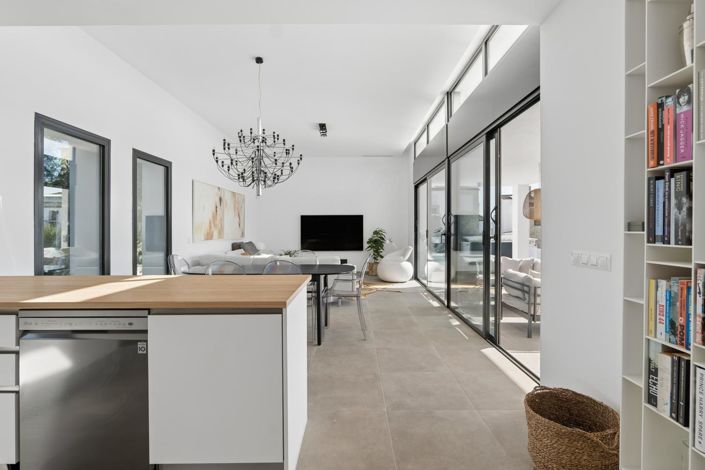 Image No.22-3 Bed Property for sale