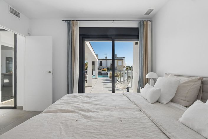 Image No.23-3 Bed Property for sale