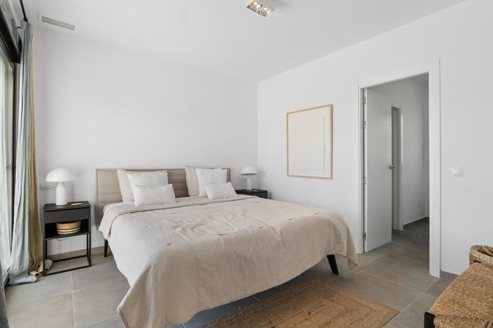 Image No.24-3 Bed Property for sale