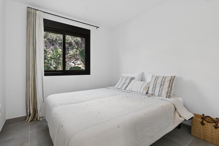 Image No.29-3 Bed Property for sale